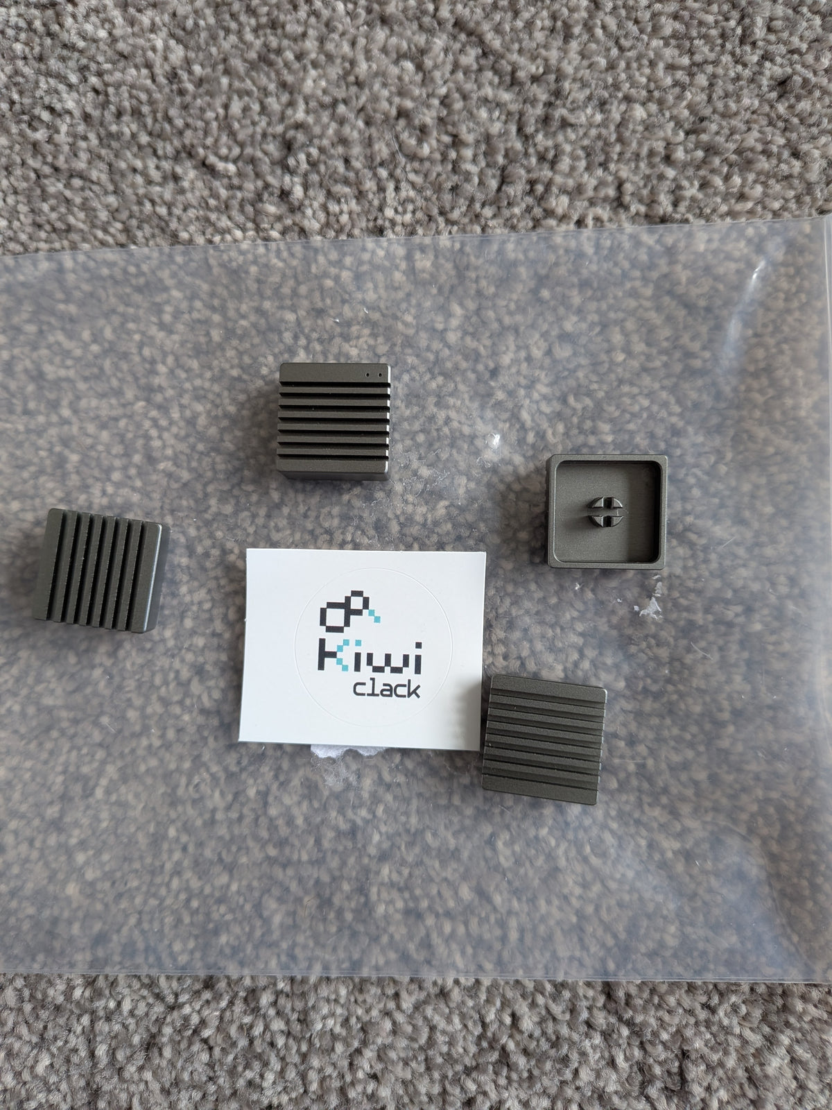 [OP Shop] Set of 4 metal artisan keycaps